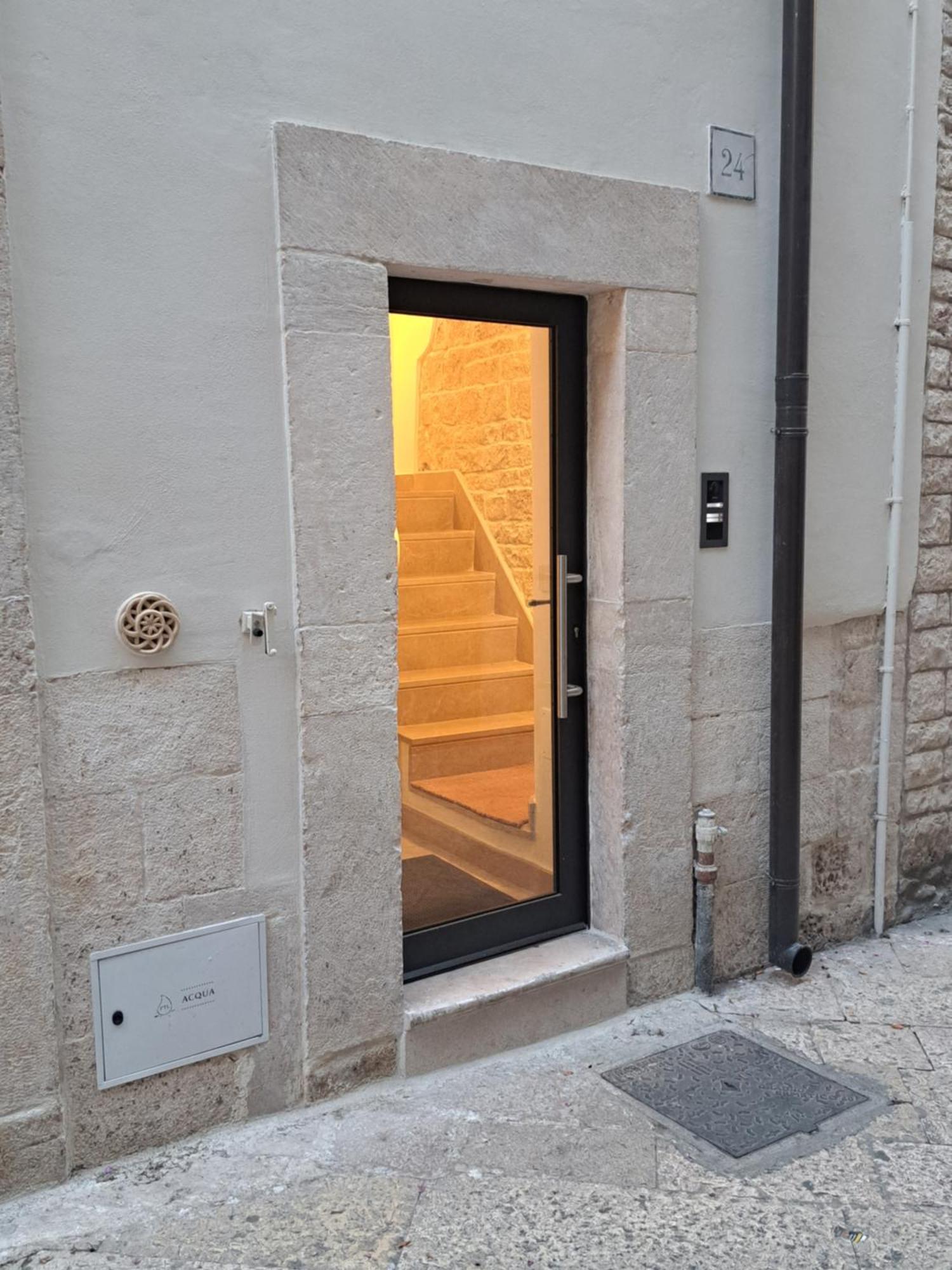 Palazzo Boccapianola Apartment Bari Bagian luar foto