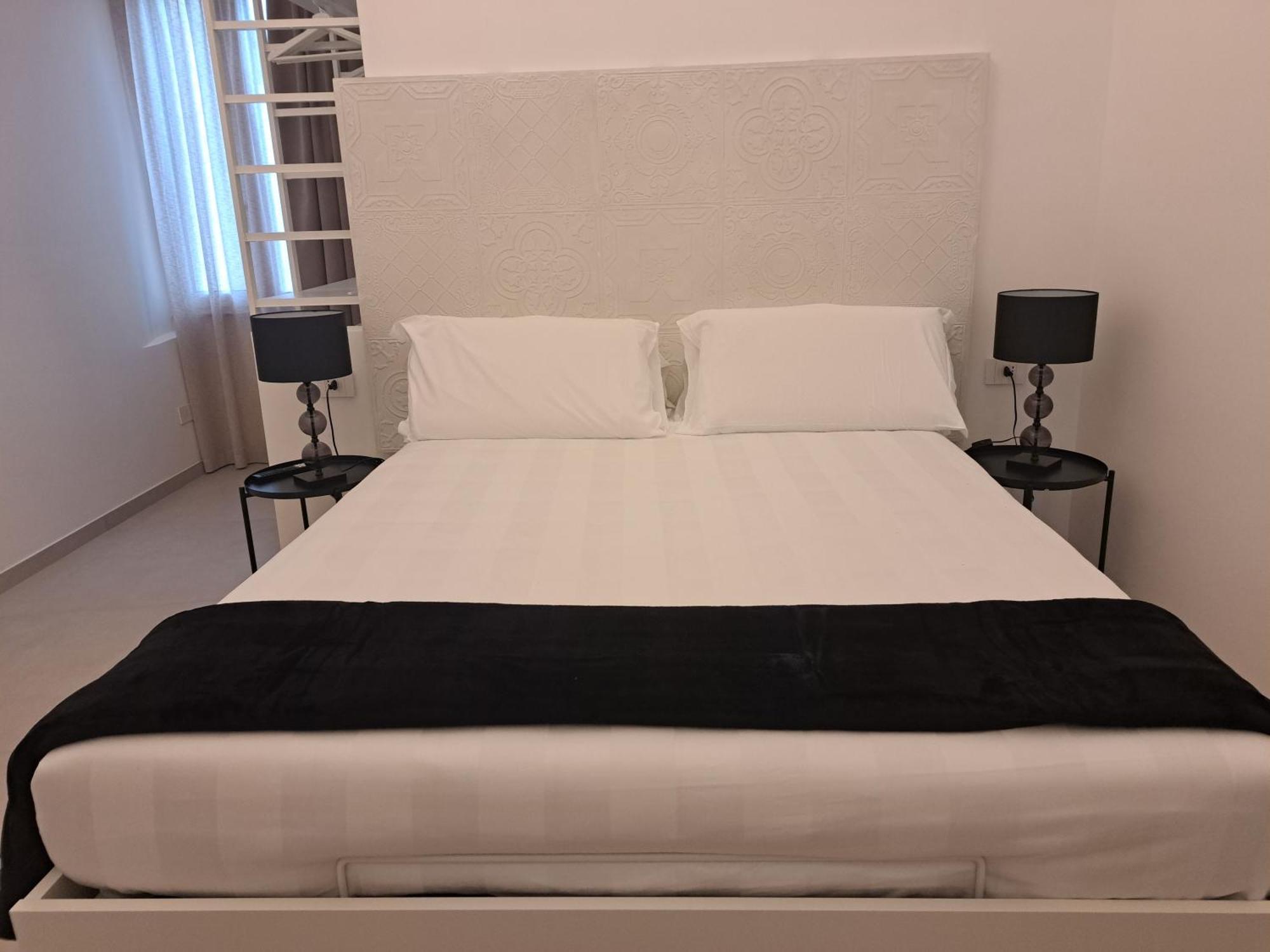 Palazzo Boccapianola Apartment Bari Bagian luar foto