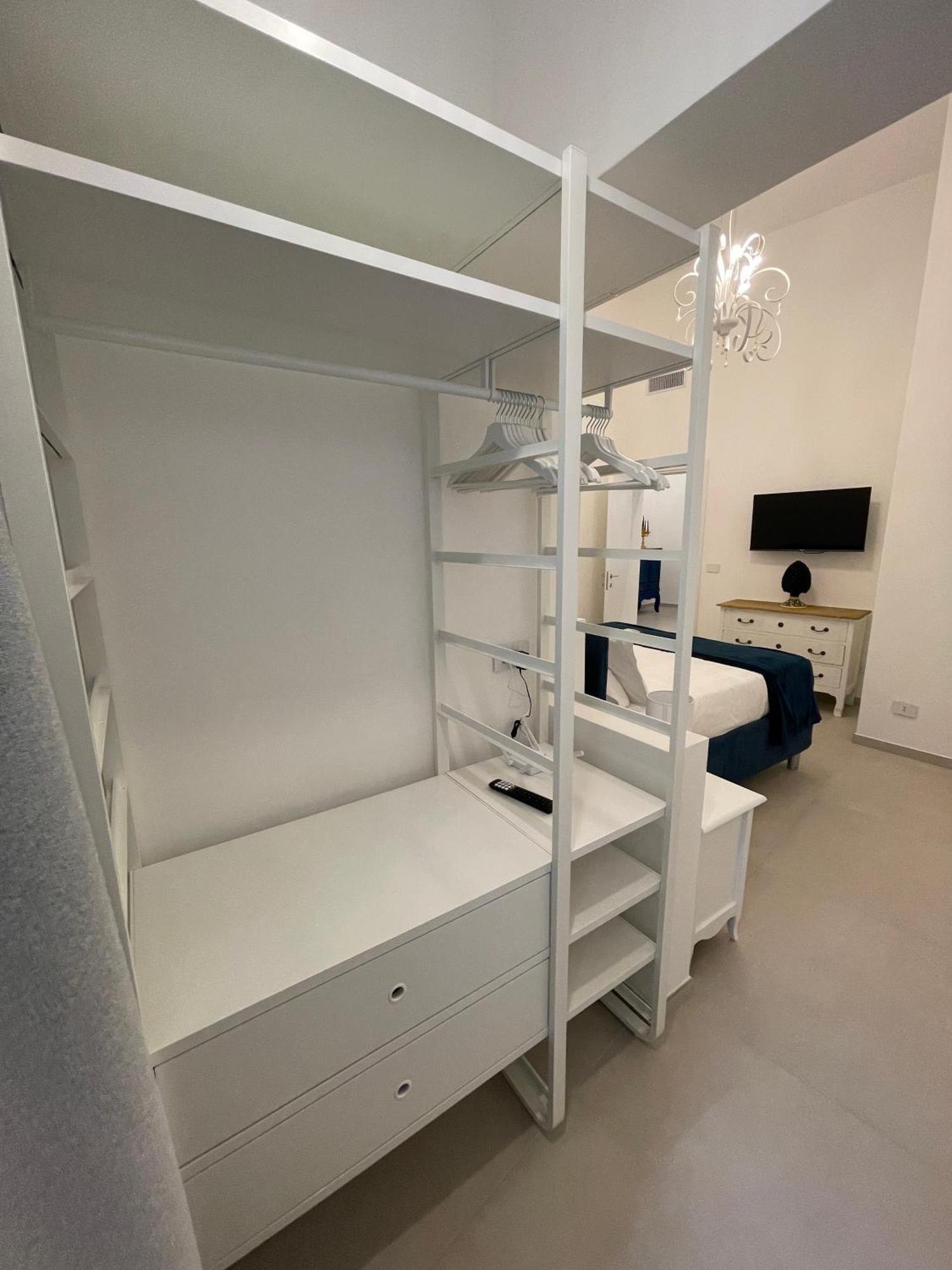 Palazzo Boccapianola Apartment Bari Bagian luar foto