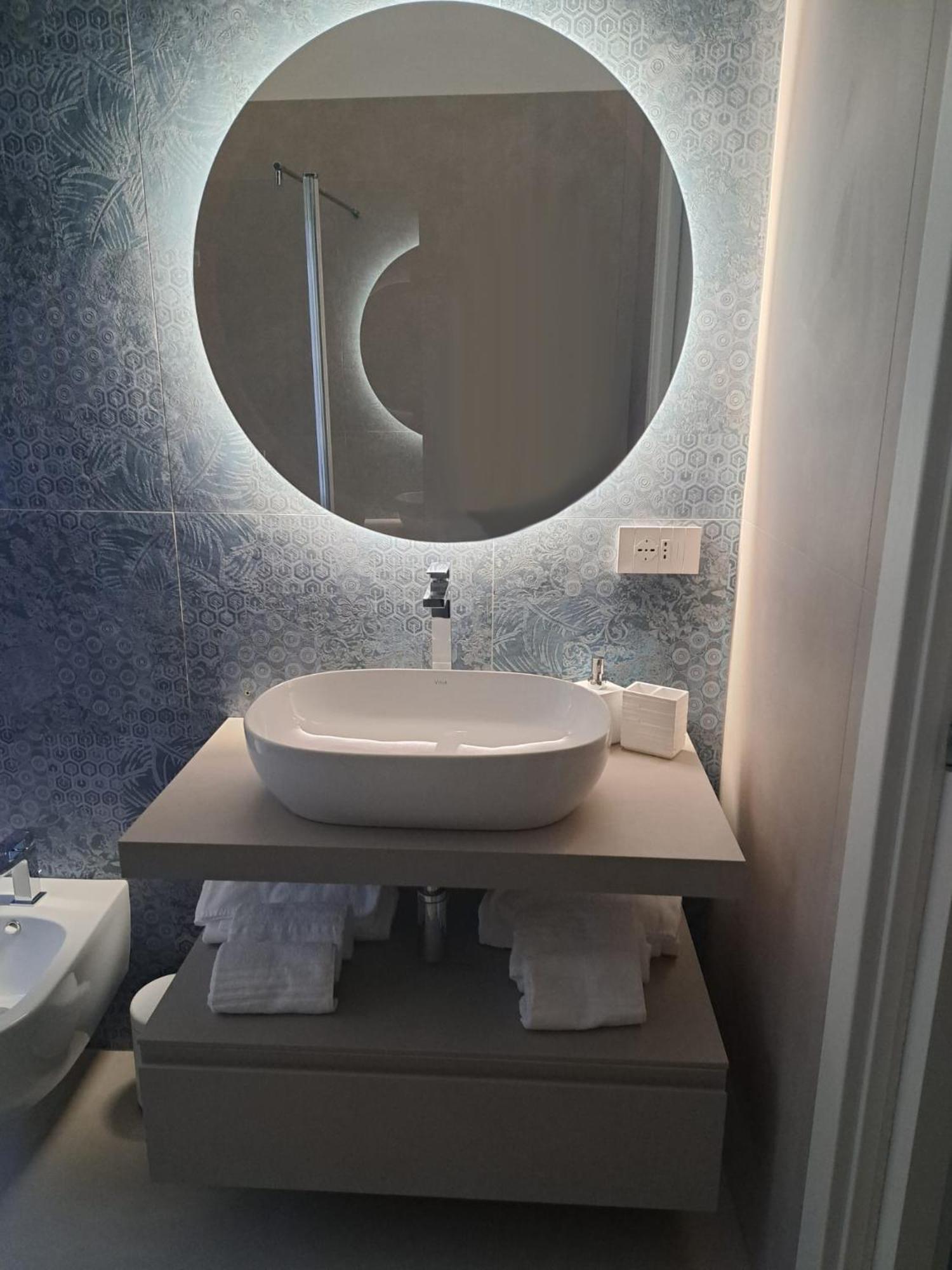 Palazzo Boccapianola Apartment Bari Bagian luar foto